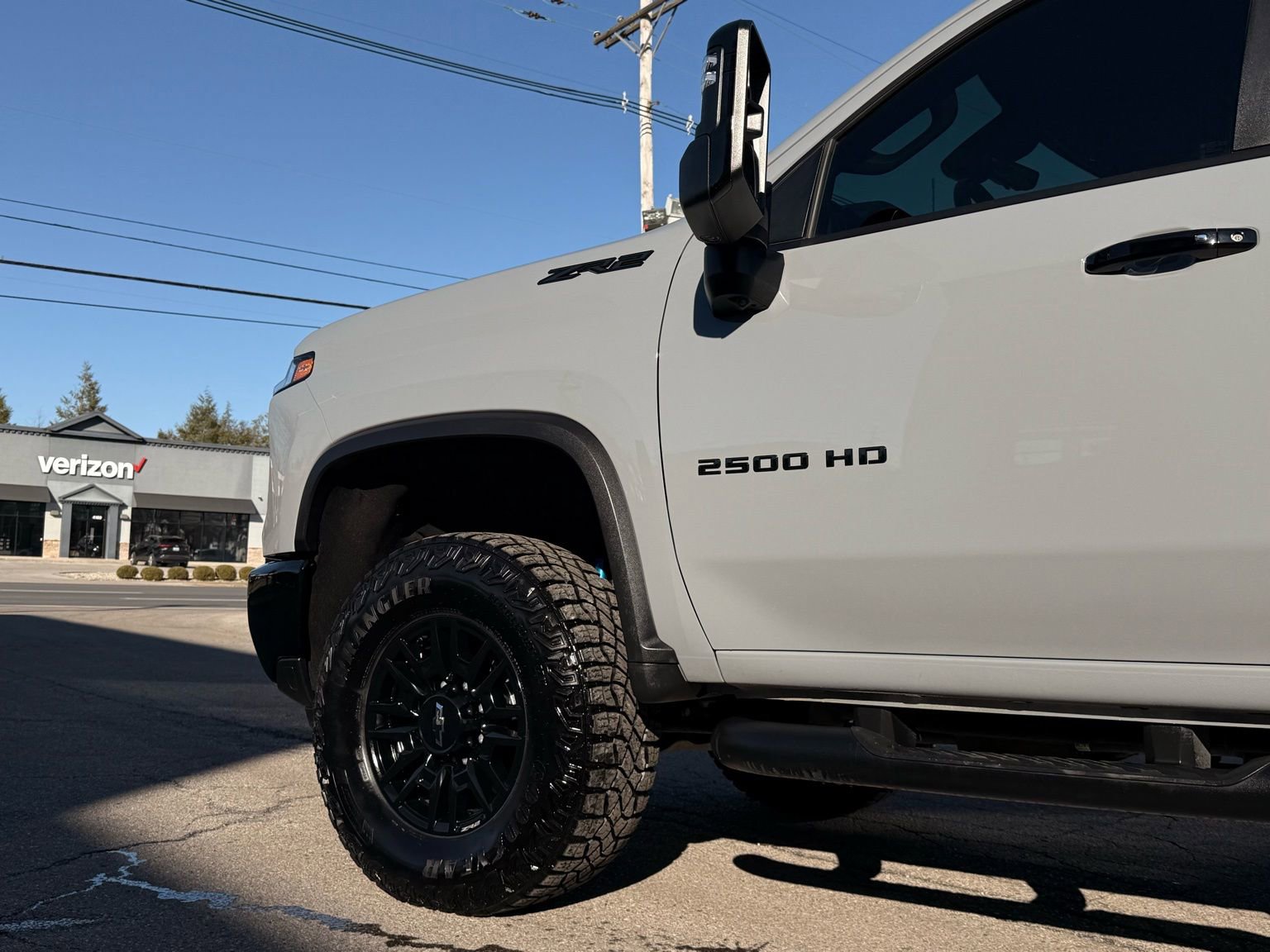 Used 2024 Chevrolet Silverado 2500 ZR2 w/ Technology Package image 12