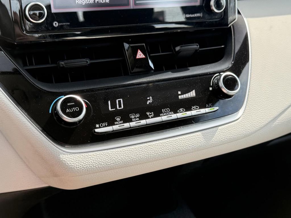 Used 2021 Toyota Corolla LE image 21