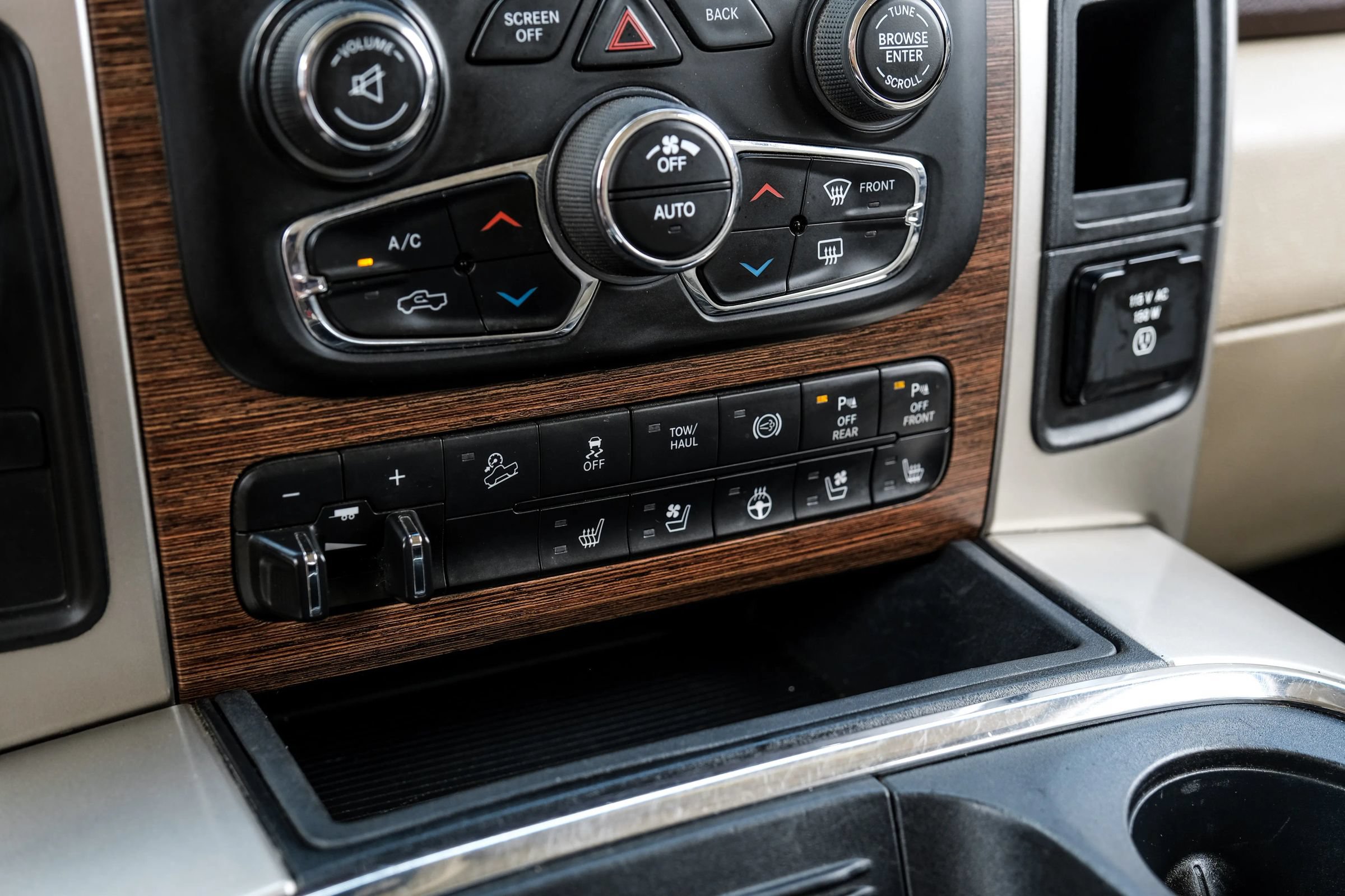 Used 2018 RAM 2500 Laramie AWD/4WD image 36