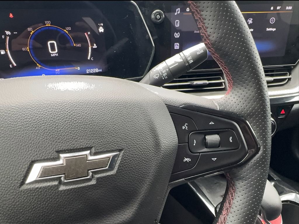 Used 2025 Chevrolet Trax RS w/ Sunroof Package image 43