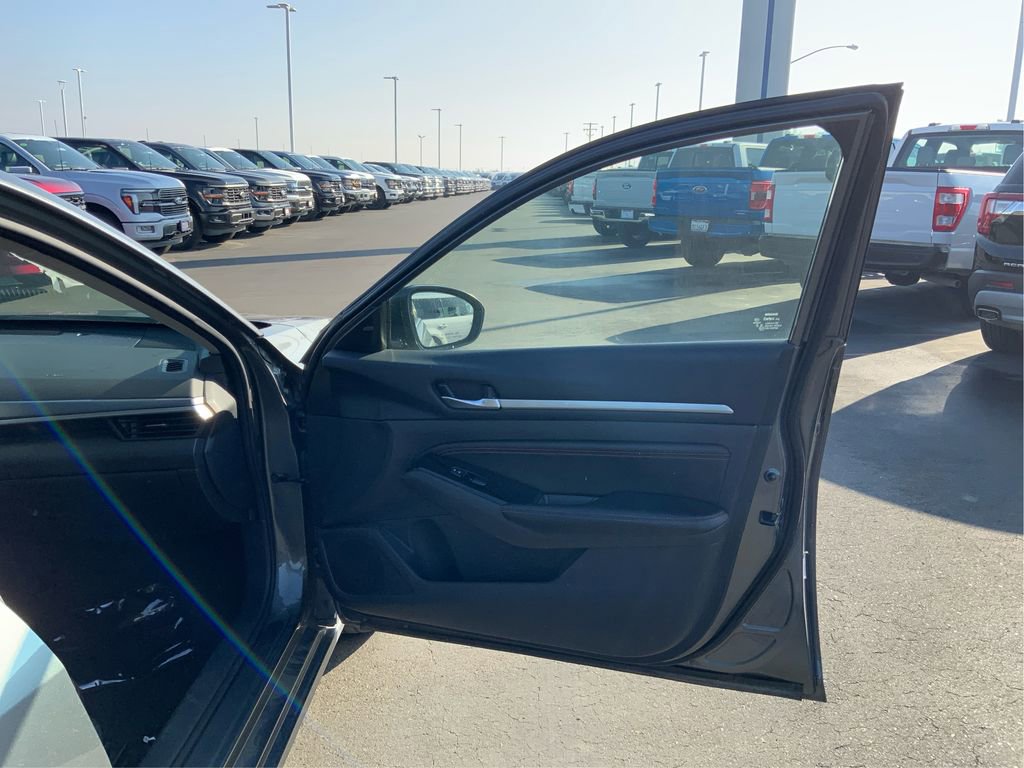 Used 2023 Nissan Altima 2.5 SR image 22