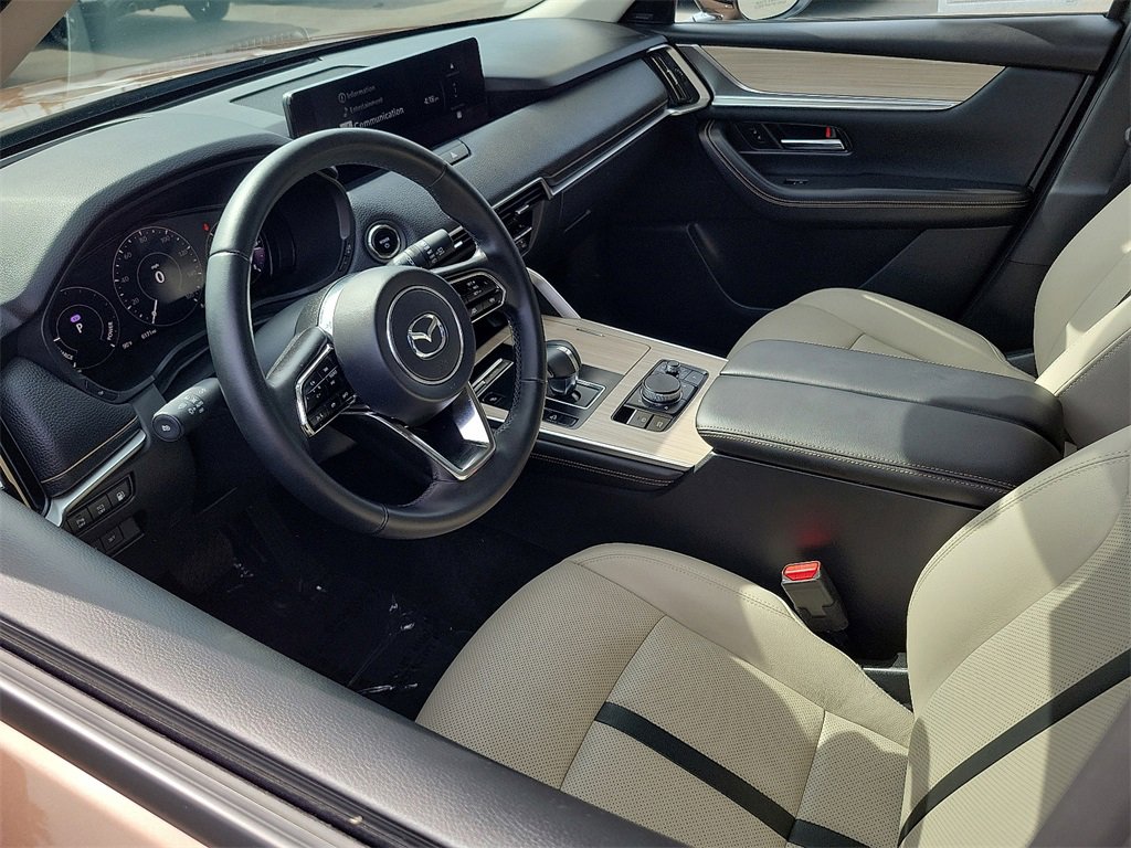 Certified 2025 MAZDA CX-70 Plug-In Hybrid w/ Premium Pkg image 4