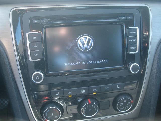 Used 2015 Volkswagen Passat 1.8T SE image 19