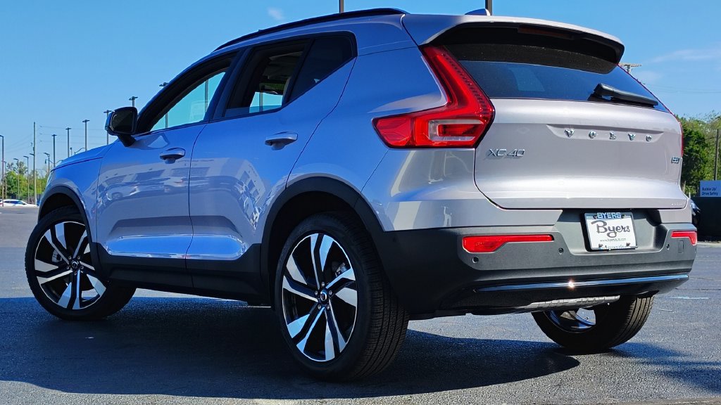 New 2026 Volvo XC40 B5 Ultra w/ Climate Package AWD/4WD image 4
