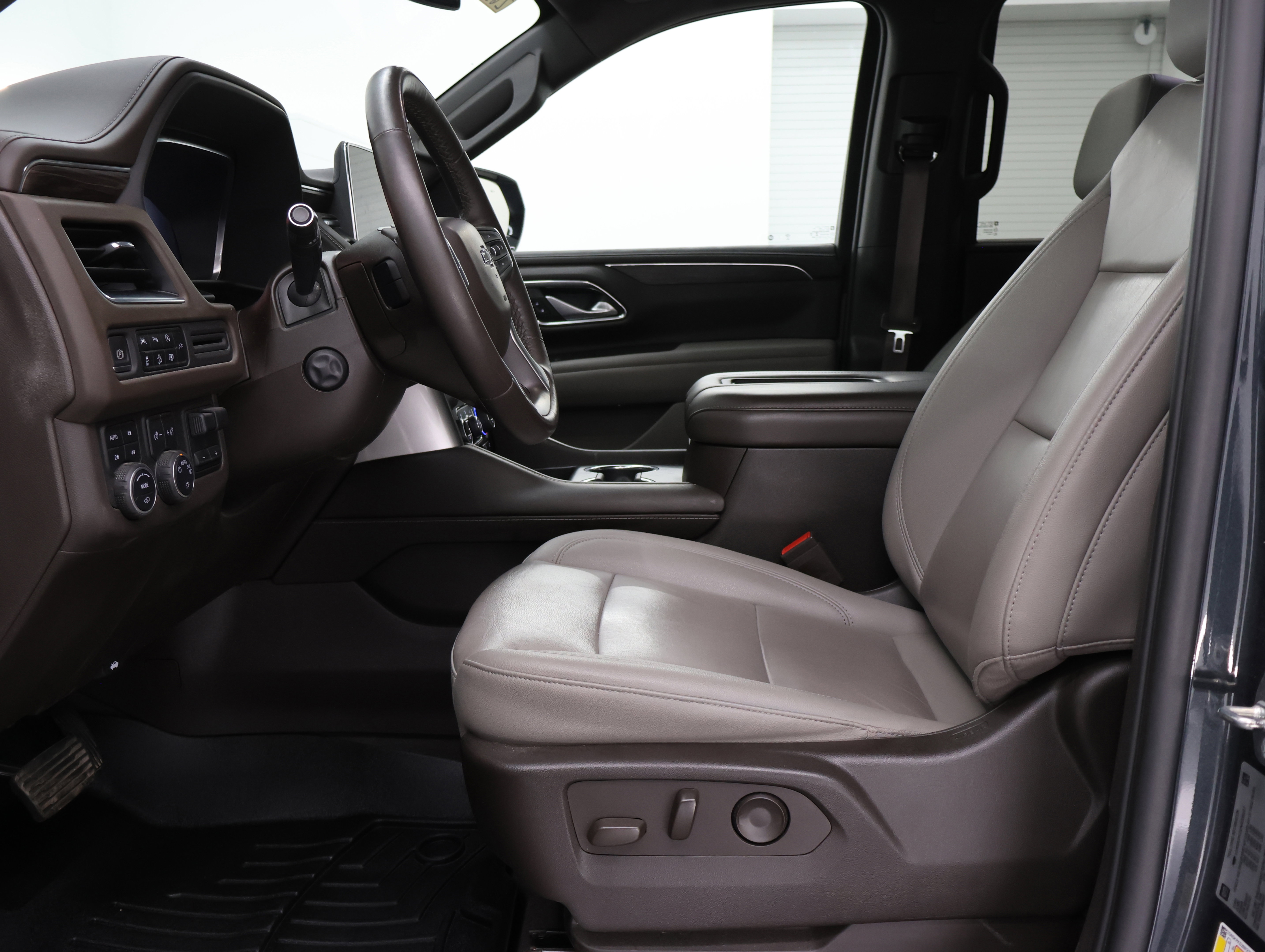 Used 2022 Chevrolet Tahoe Z71 w/ Z71 Off-Road Package image 8