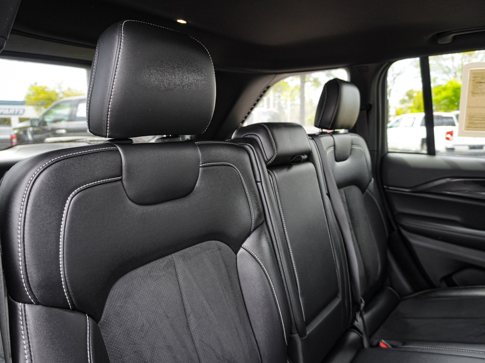 Used 2023 Jeep Grand Cherokee Altitude image 34