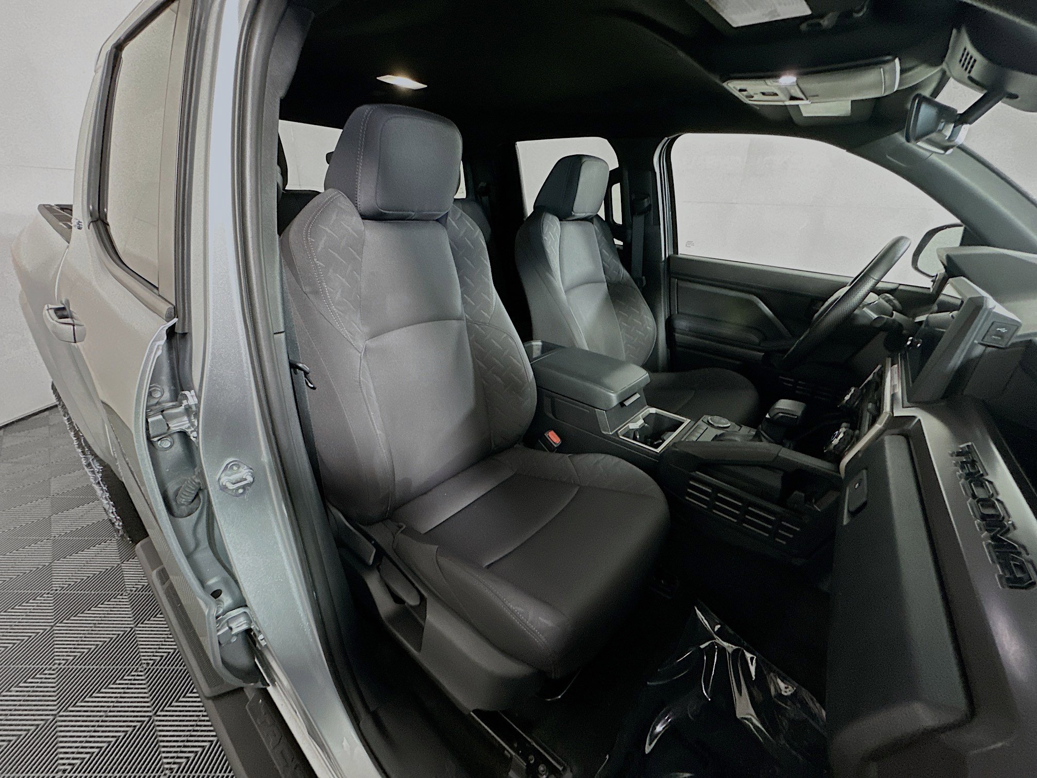 Used 2025 Toyota Tacoma SR5 image 28