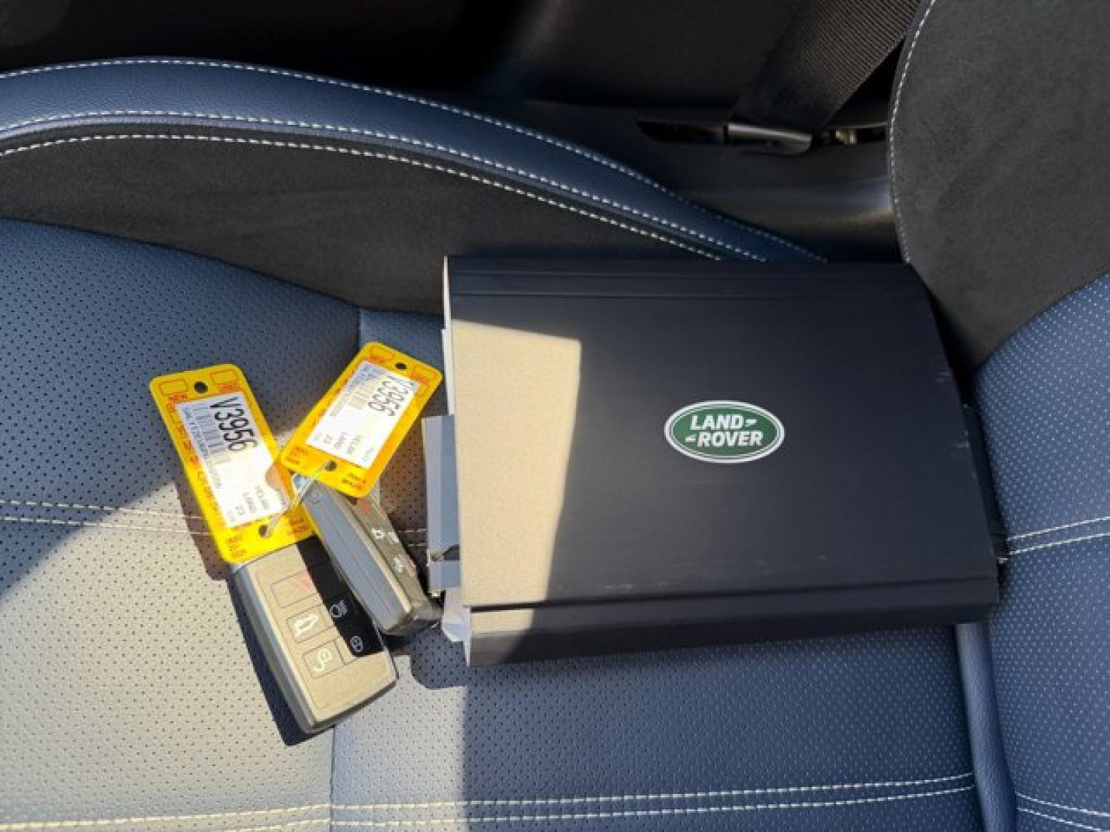 Certified 2023 Land Rover Range Rover Velar R-Dynamic S AWD/4WD image 21