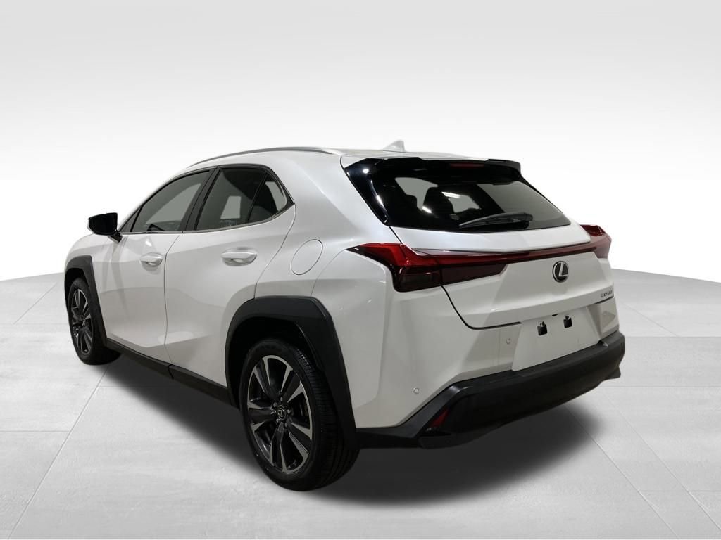 Used 2019 Lexus UX 200 image 3