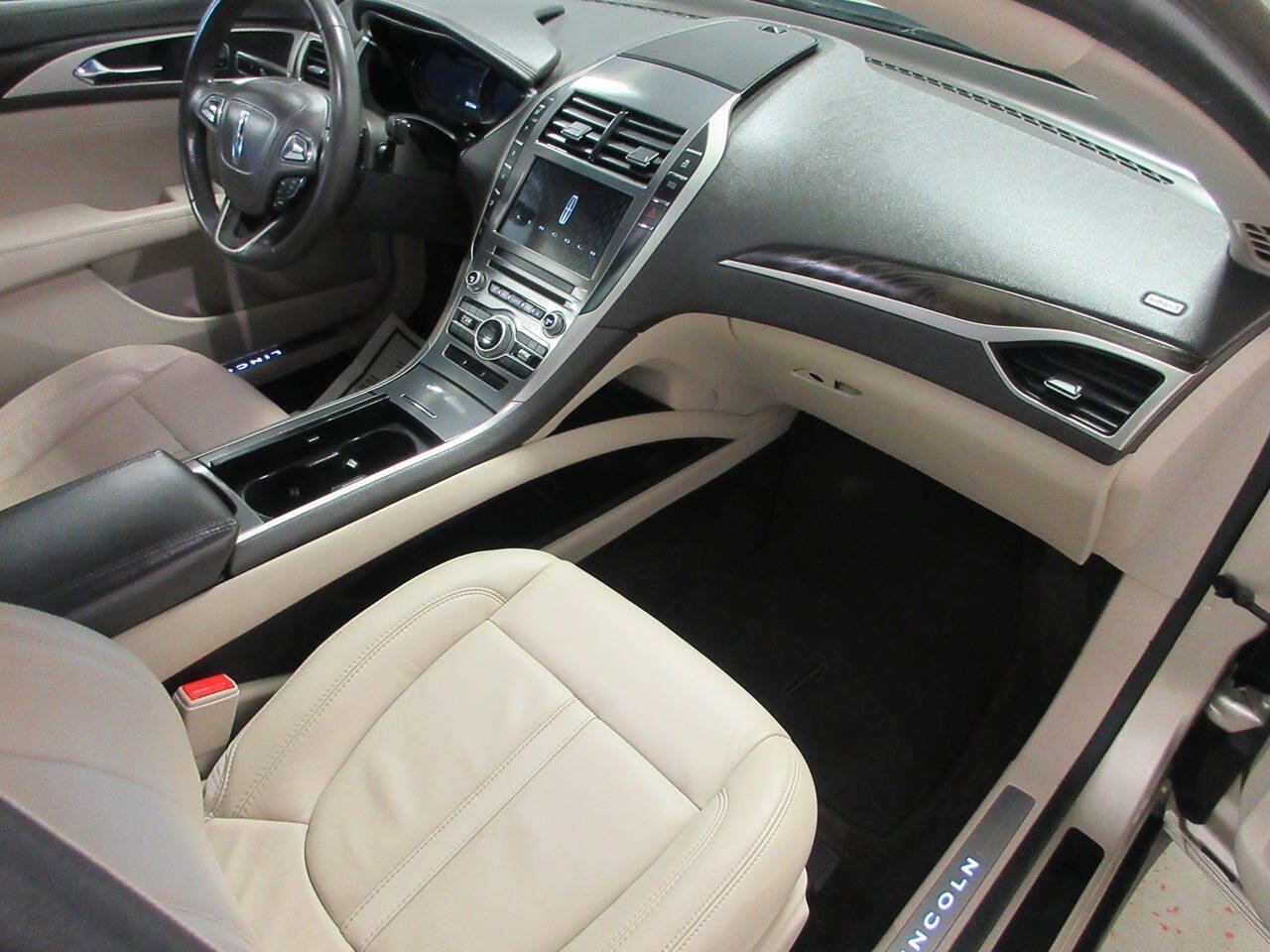 Used 2017 Lincoln MKZ Select AWD/4WD image 31