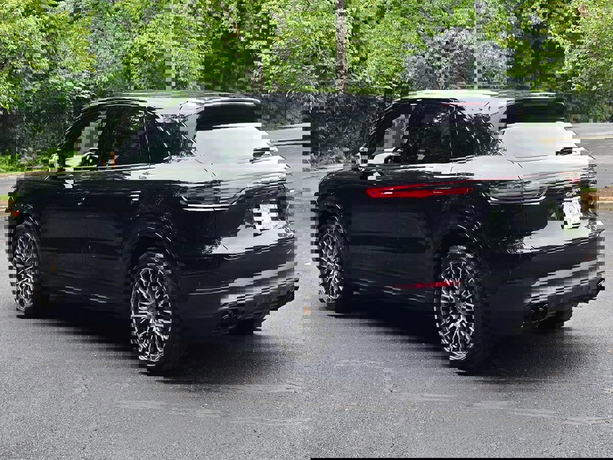 Used 2023 Porsche Cayenne Platinum Edition image 4