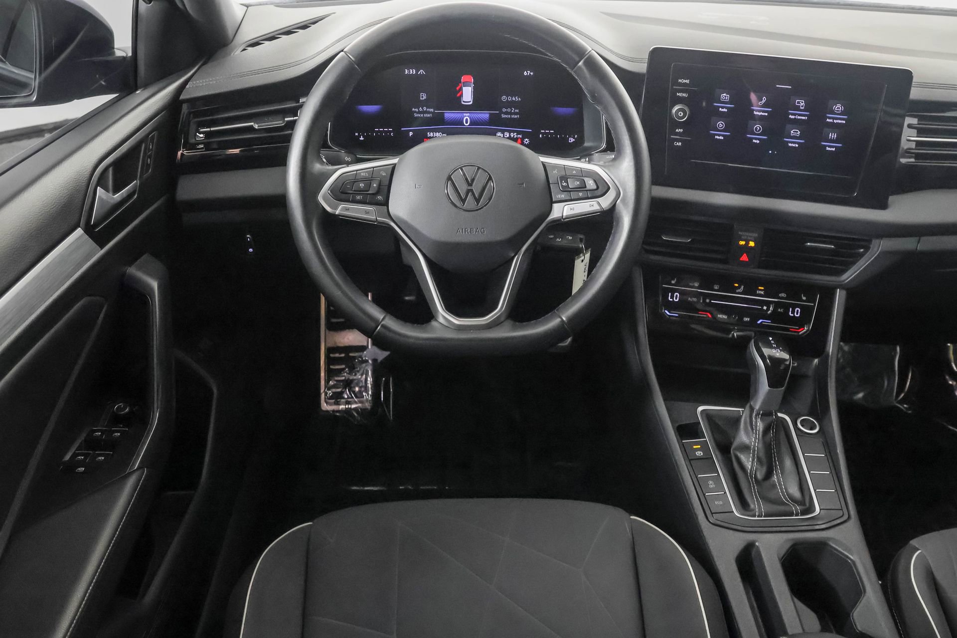 Used 2025 Volkswagen Jetta Sport FWD image 36