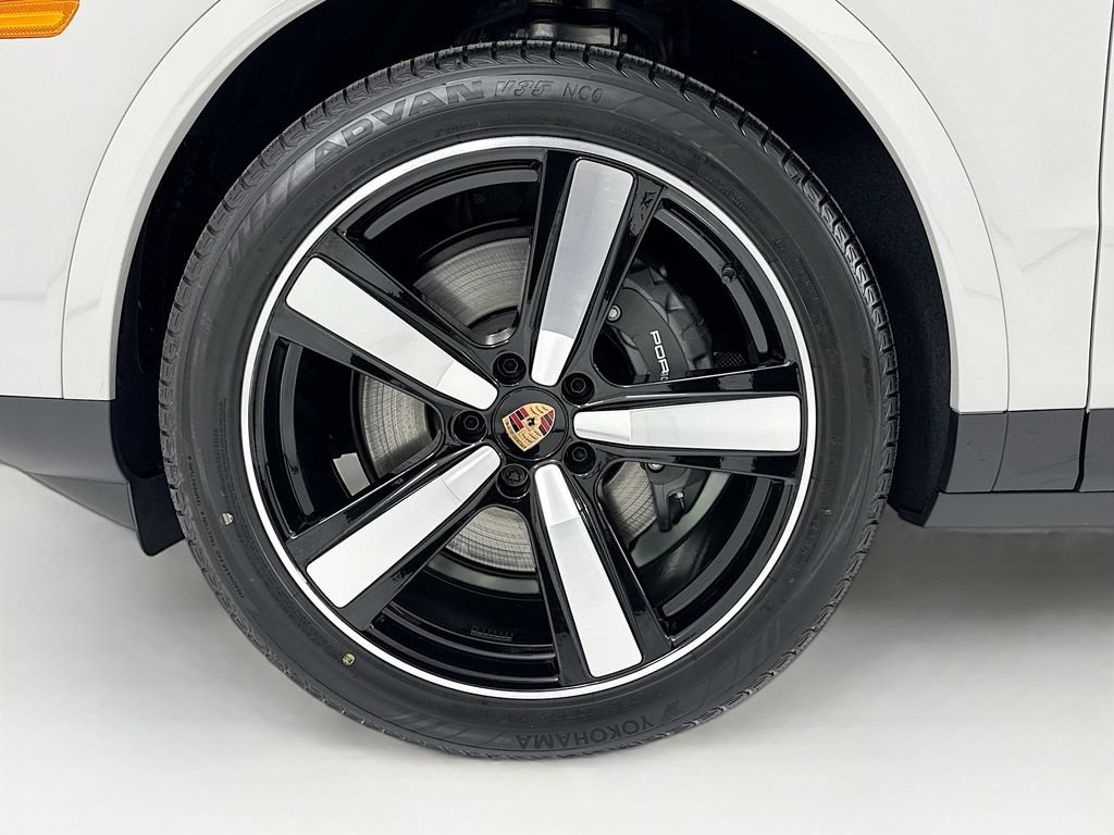 New 2026 Porsche Cayenne Coupe AWD/4WD image 35