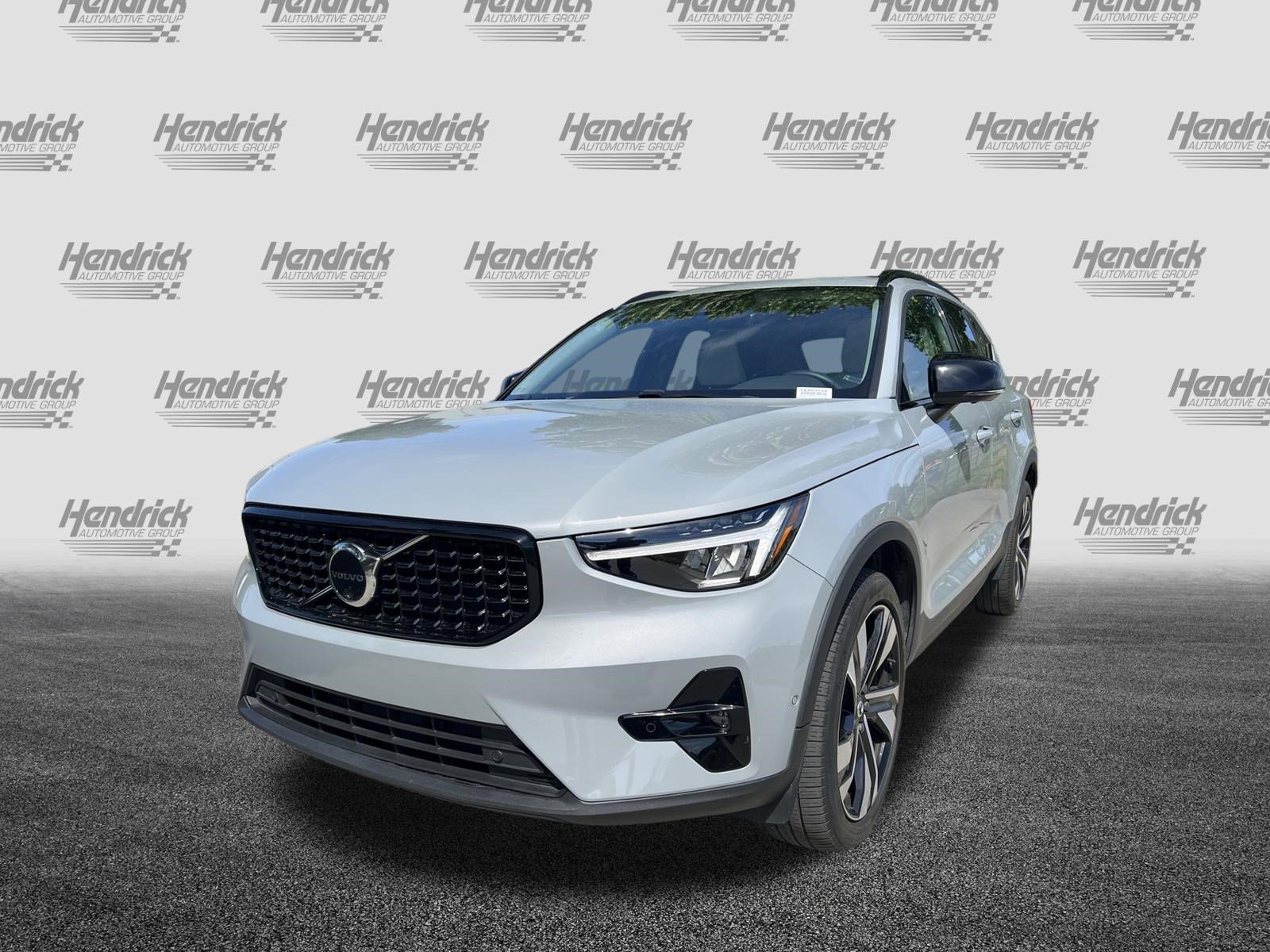 Used 2024 Volvo XC40 B5 Plus w/ Protection Package Premier AWD/4WD image 6
