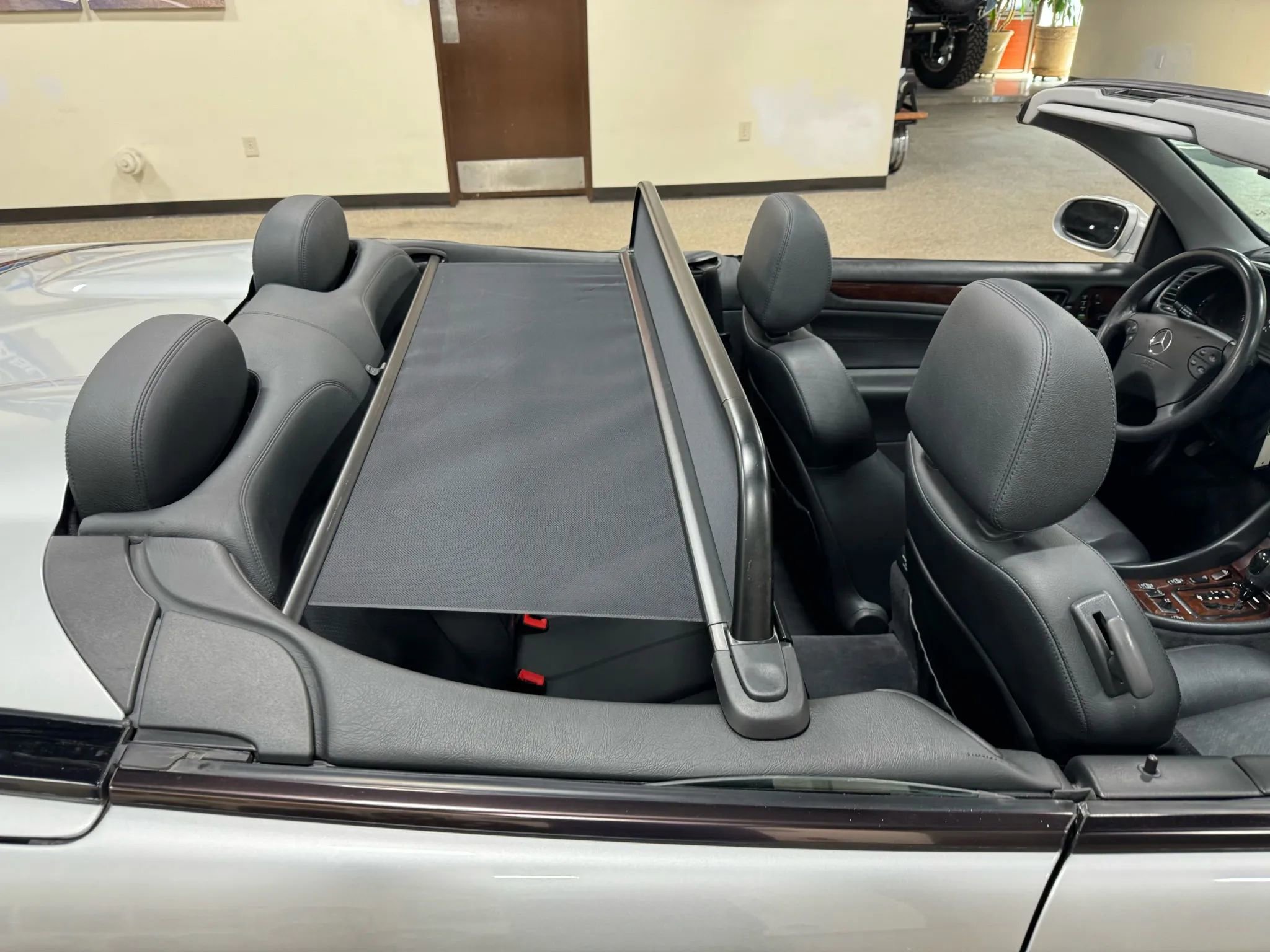 Used 2002 Mercedes-Benz CLK 320 Cabriolet image 46