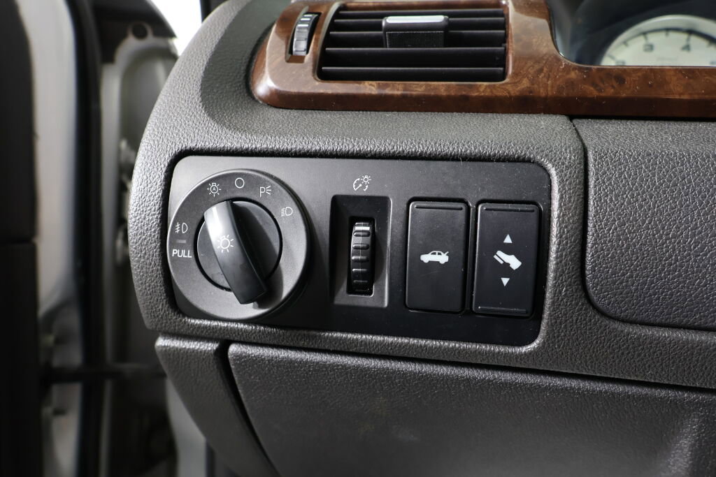 Used 2005 Ford Five Hundred Limited image 30