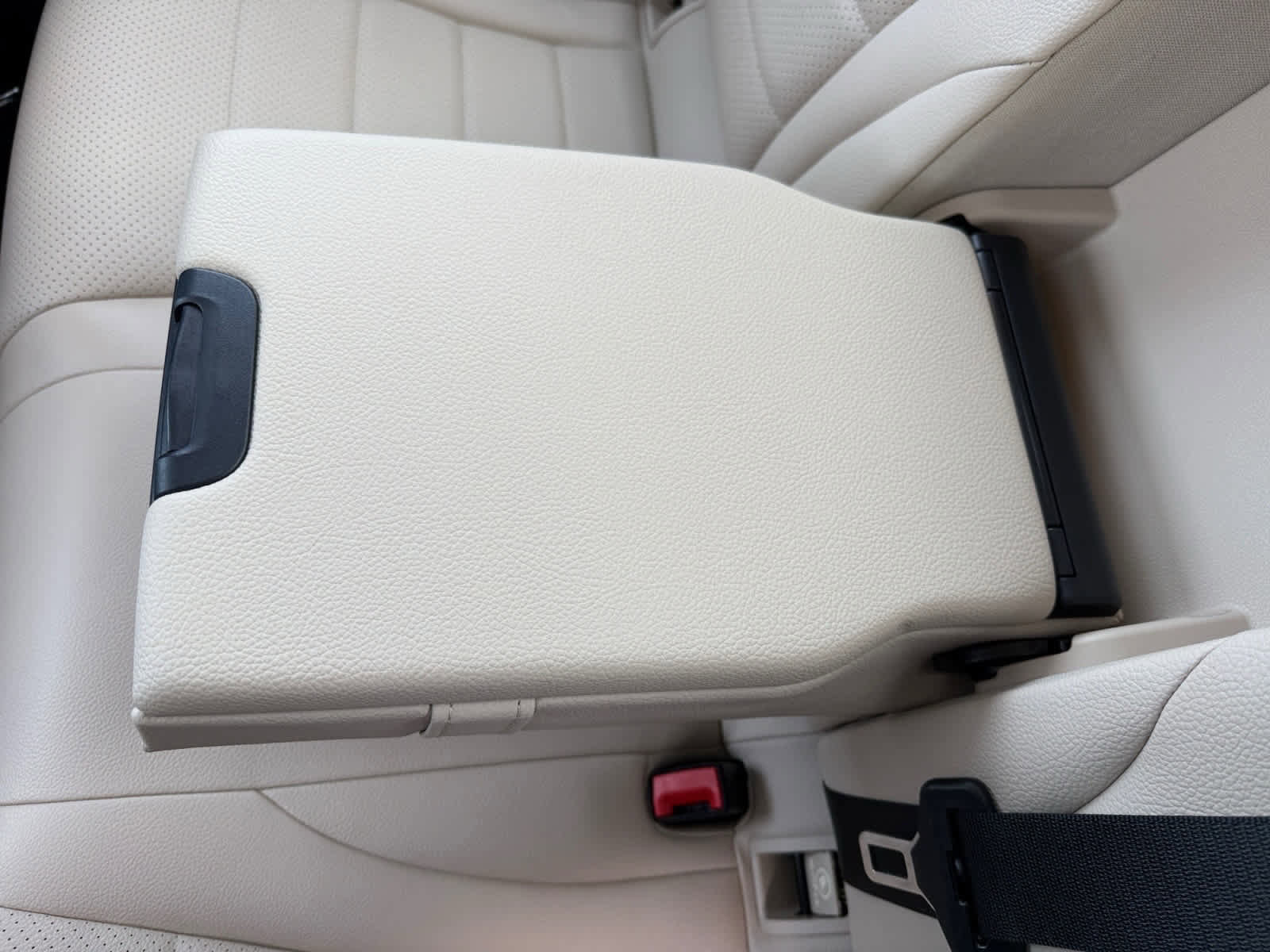 Certified 2020 Mercedes-Benz C 300 4MATIC Sedan image 28