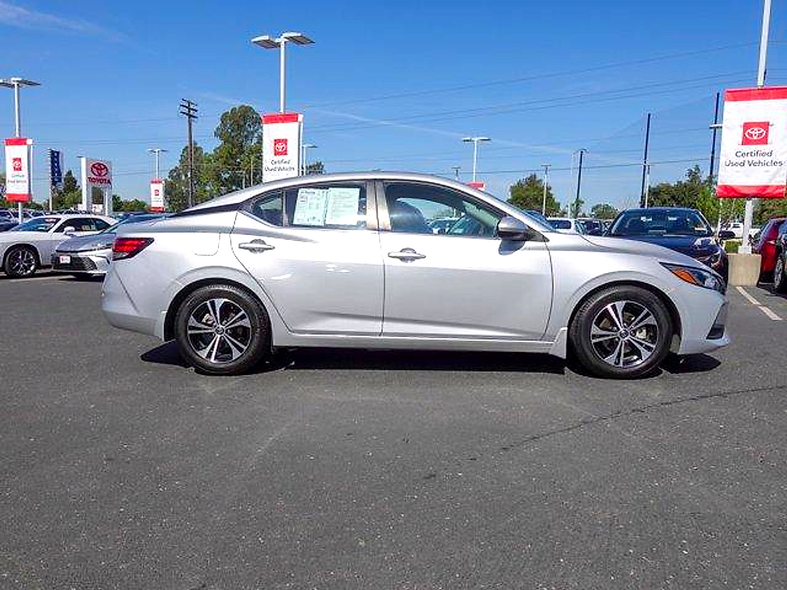 Used 2021 Nissan Sentra SV FWD image 2