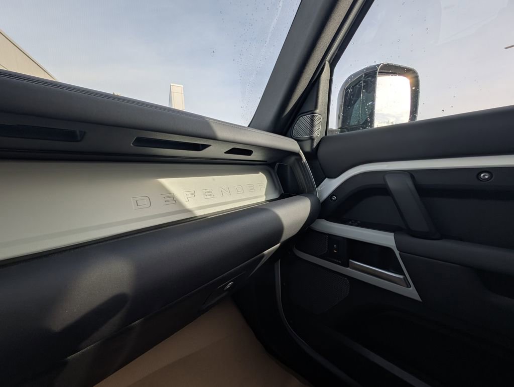 Used 2024 Land Rover Defender 110 S image 32