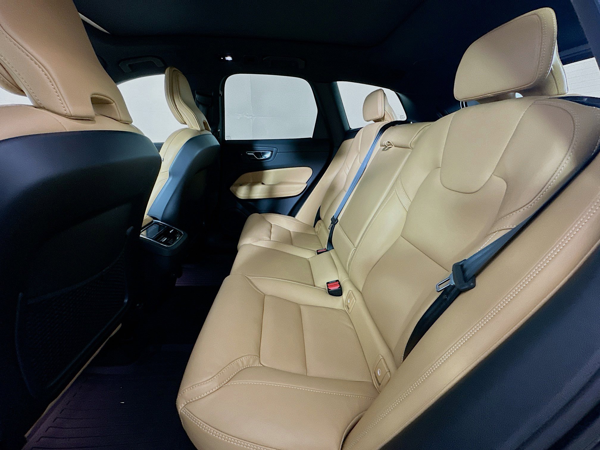 Used 2023 Volvo XC60 B5 Ultimate w/ Climate Package image 29