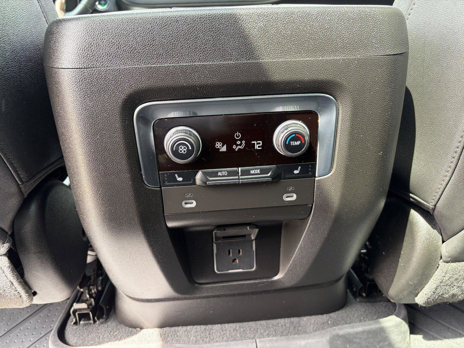 Used 2023 Chevrolet Suburban High Country AWD/4WD image 23