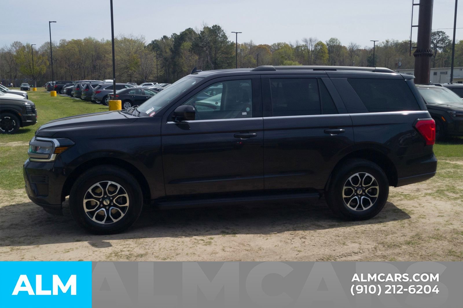 Used 2024 Ford Expedition XLT RWD image 12