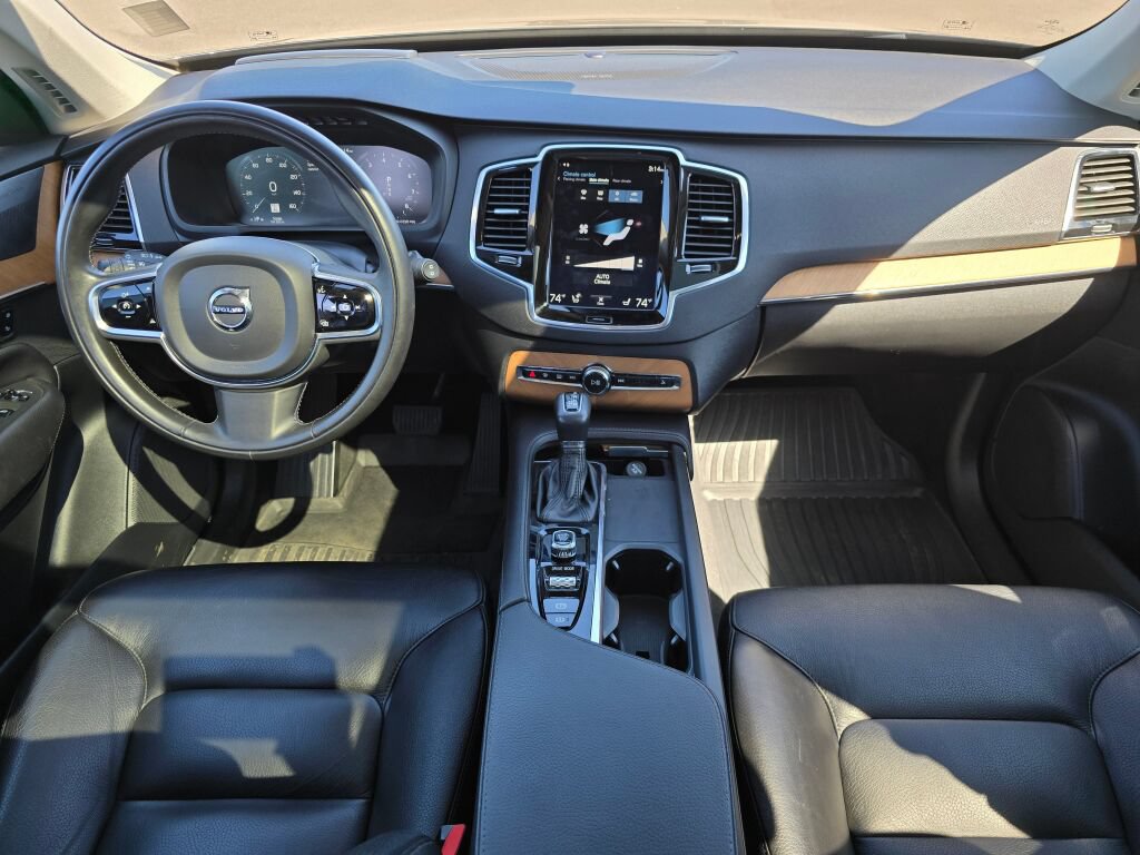 Used 2021 Volvo XC90 T6 Momentum w/ Protection Package Premier AWD/4WD image 16