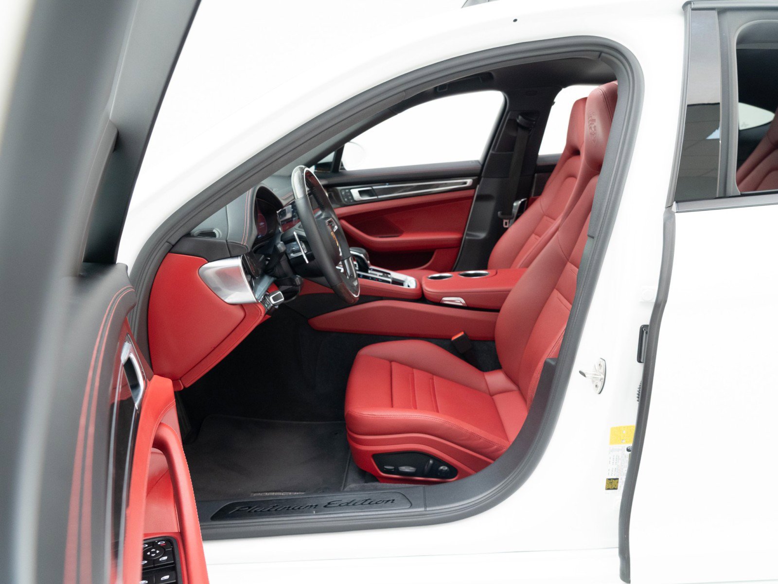 Certified 2023 Porsche Panamera Platinum Edition image 17