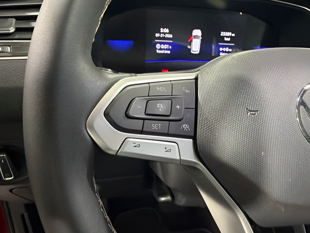 Used 2023 Volkswagen Tiguan SE w/ Panoramic Sunroof Package FWD image 16