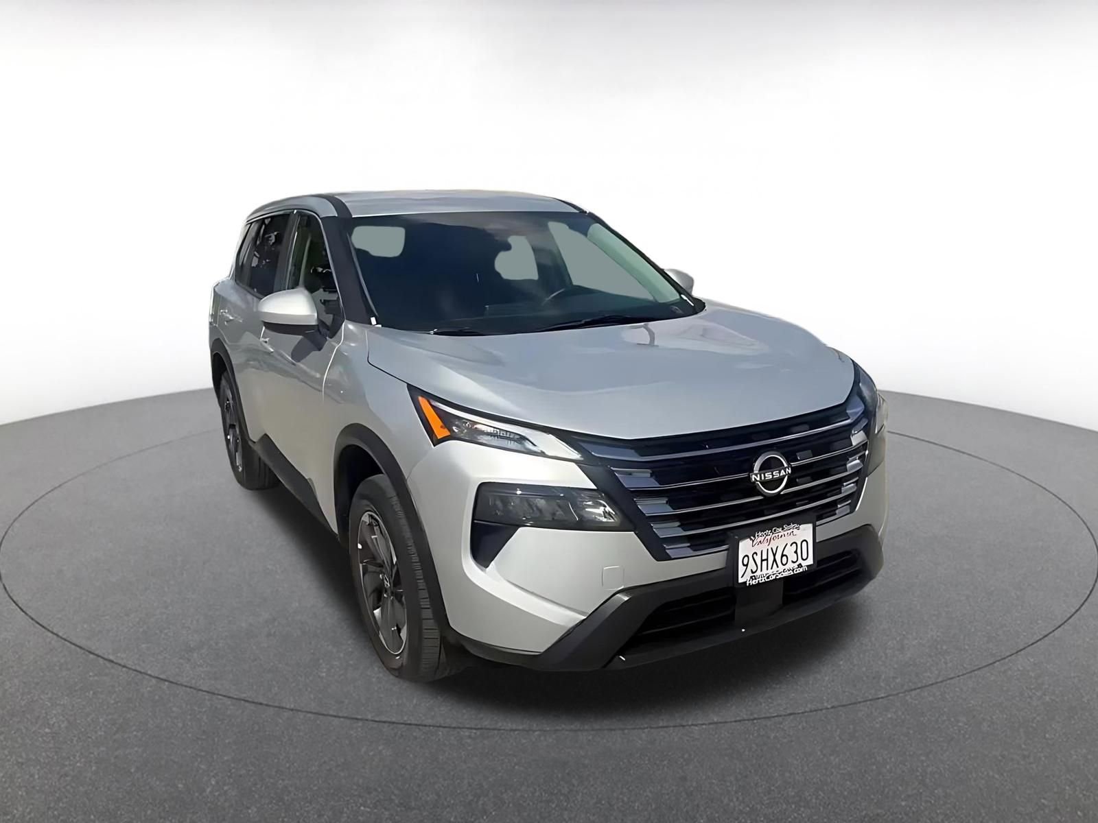 Used 2025 Nissan Rogue SV FWD image 3