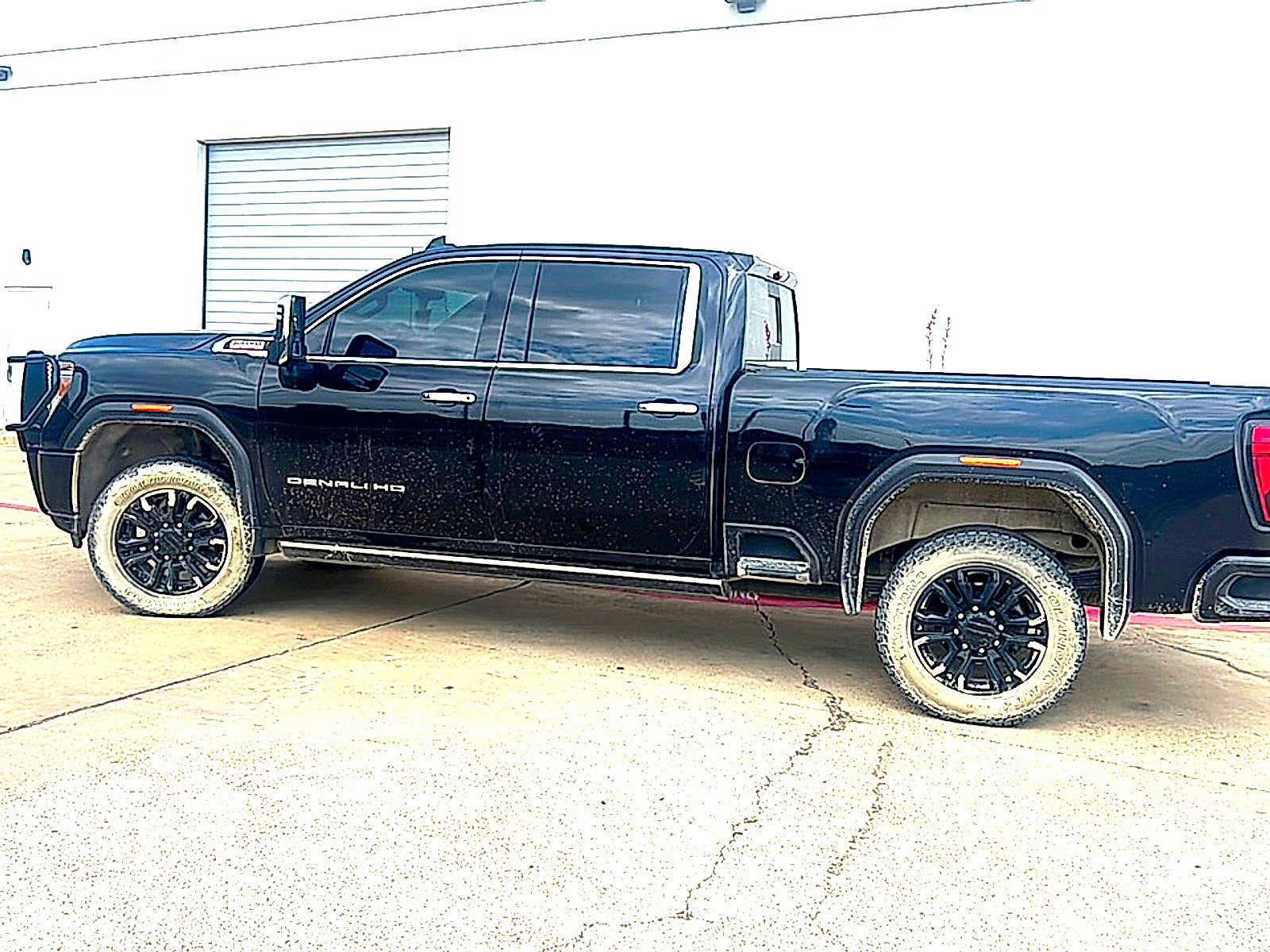 Used 2023 GMC Sierra 2500 Denali w/ Denali Black Diamond Edition image 6