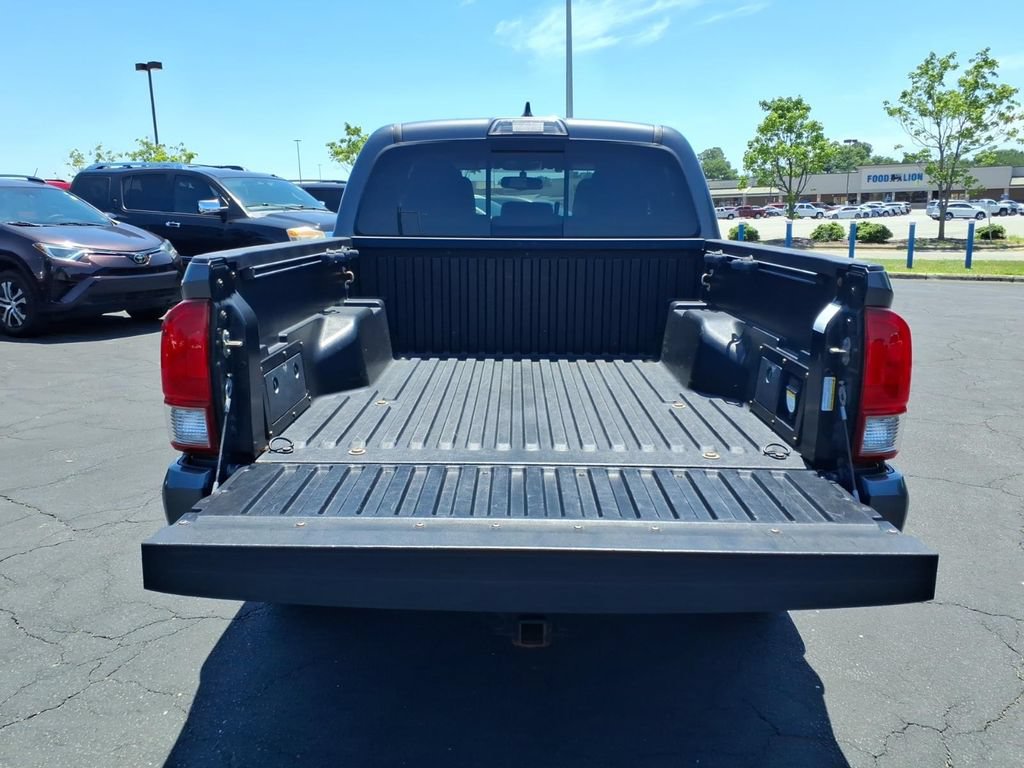 Used 2017 Toyota Tacoma TRD Sport w/ Tow Package (A/T) AWD/4WD image 26