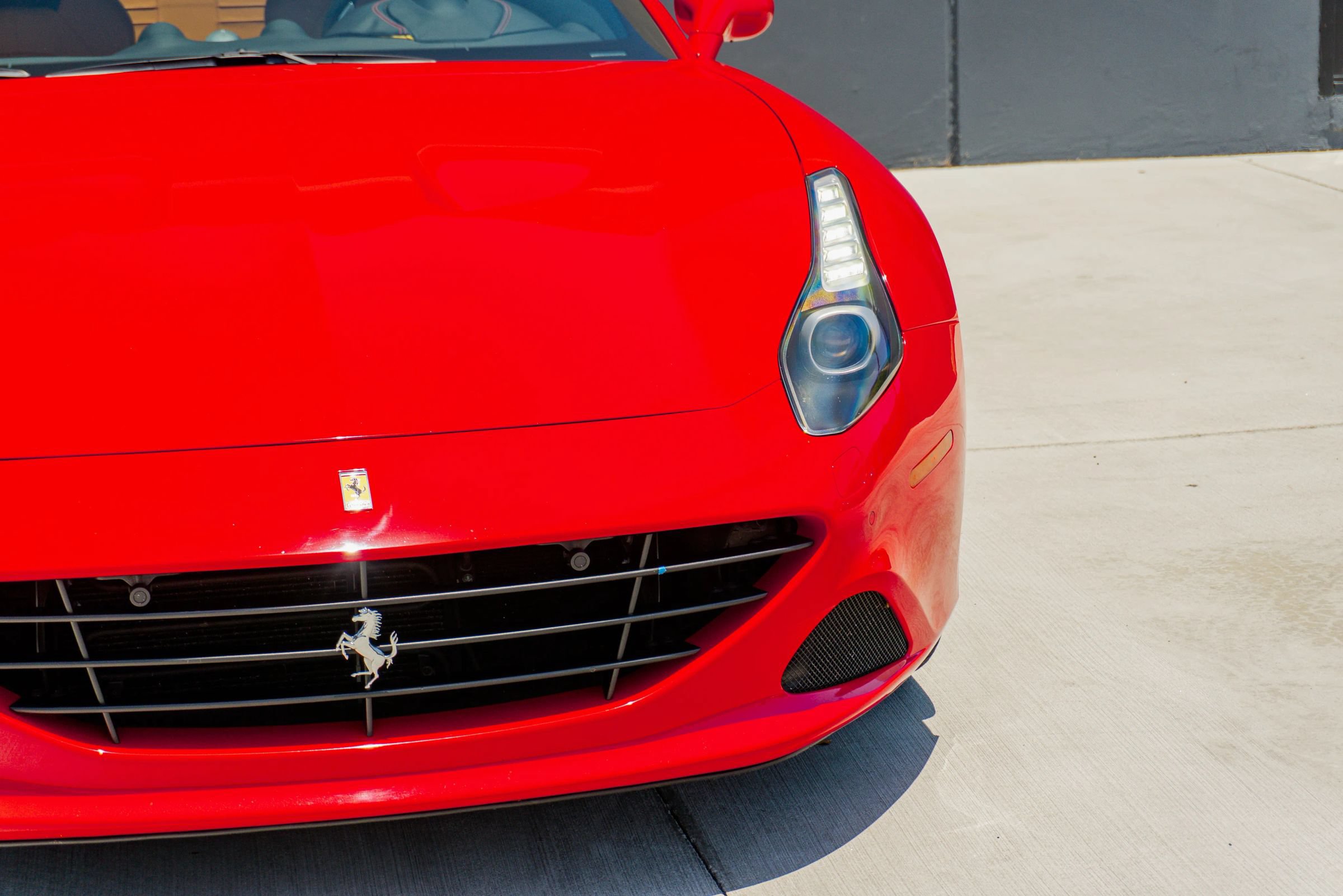 Used 2016 Ferrari California T RWD image 21
