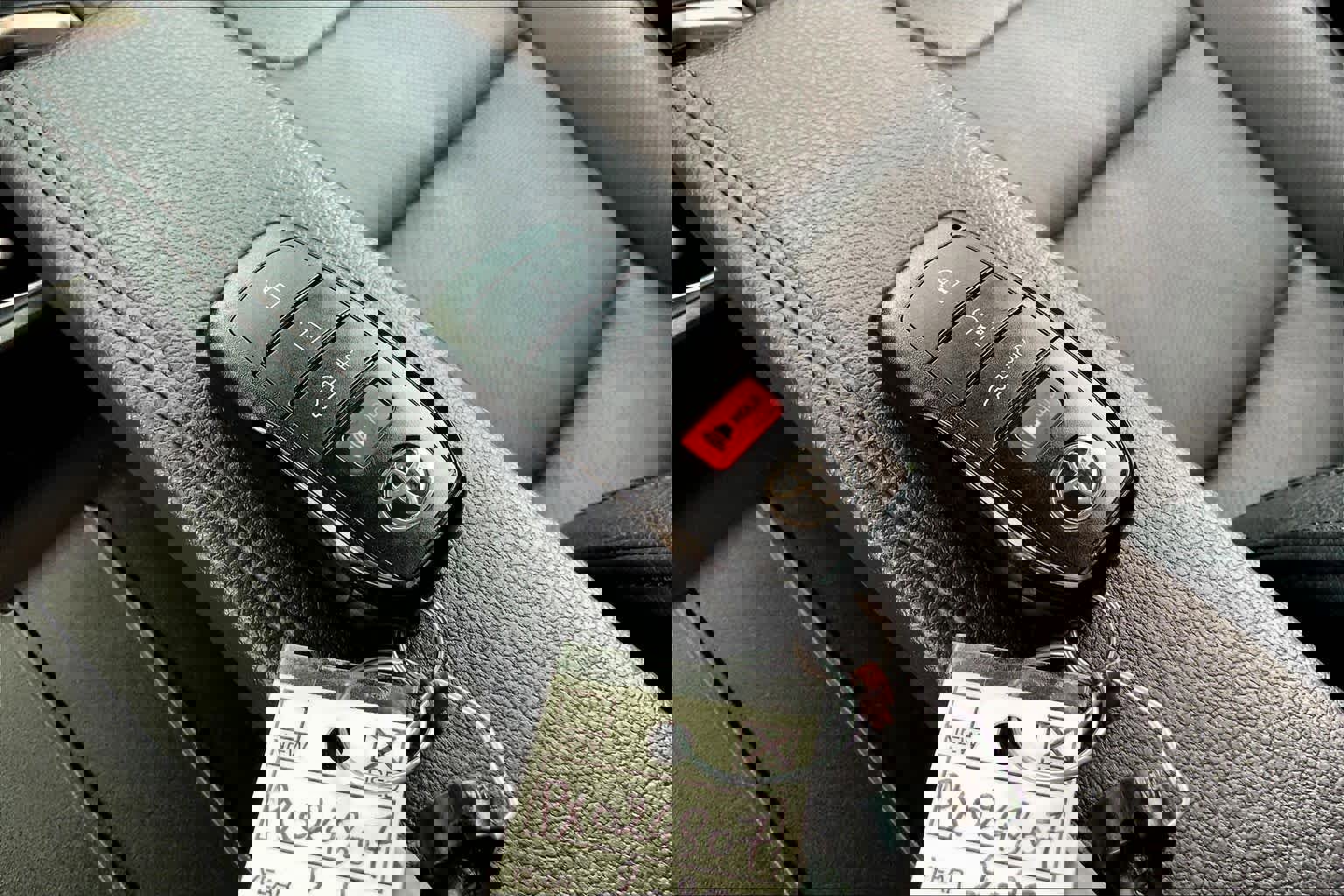 Used 2023 Toyota Tundra Limited w/ Power Package image 15