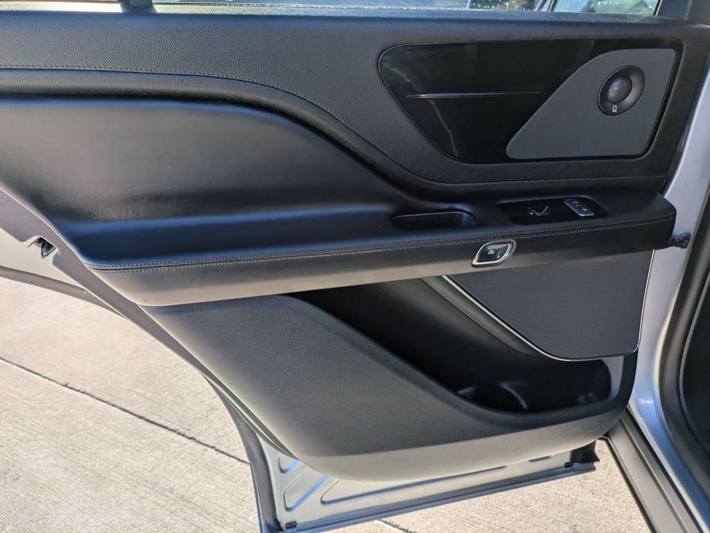 Used 2024 Lincoln Aviator Reserve AWD/4WD image 27