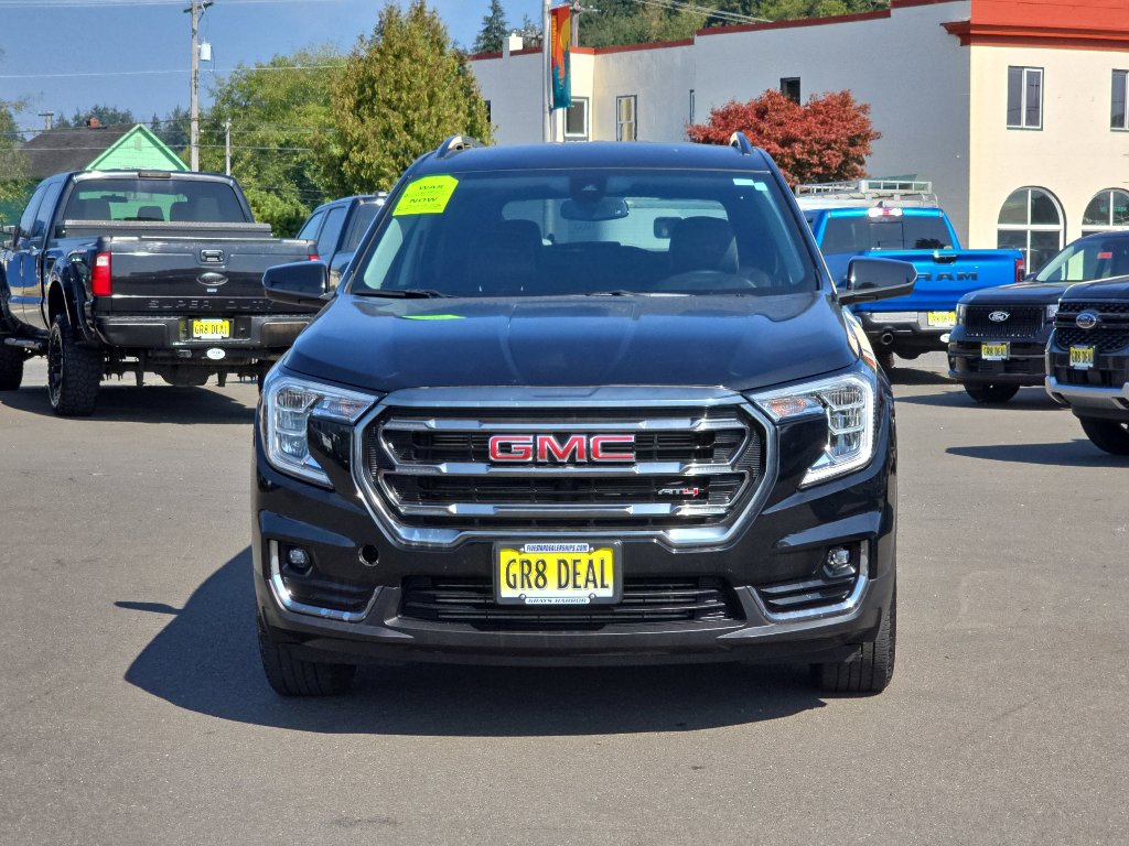 Used 2023 GMC Terrain AT4 image 3