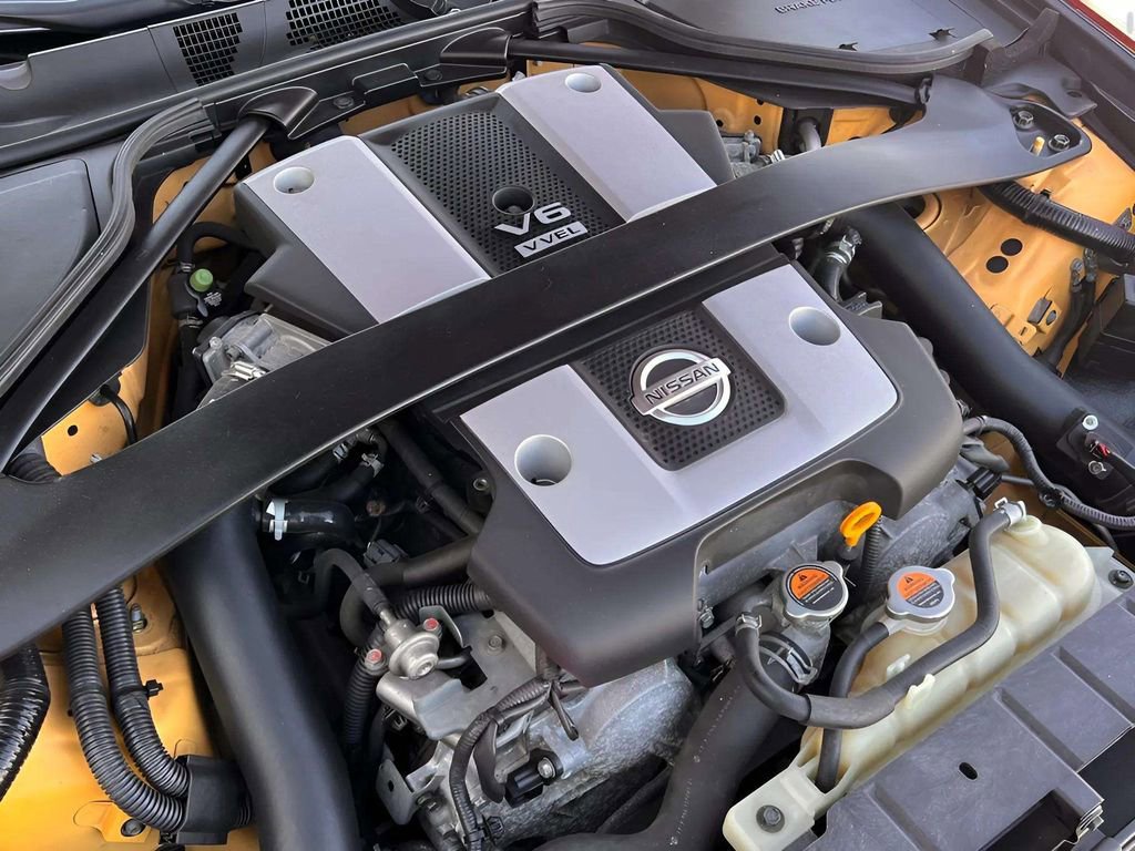 Used 2018 Nissan 370Z Coupe RWD image 26