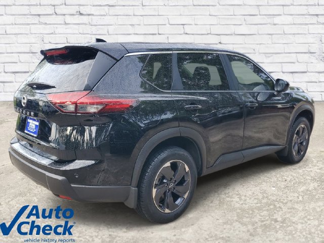 Used 2024 Nissan Rogue SV FWD image 4