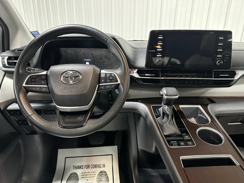 Used 2024 Toyota Sienna XLE AWD/4WD image 9