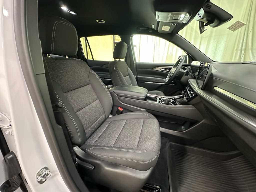 Used 2024 Chevrolet Traverse LT w/ LPO, Floor Liner Package FWD image 15
