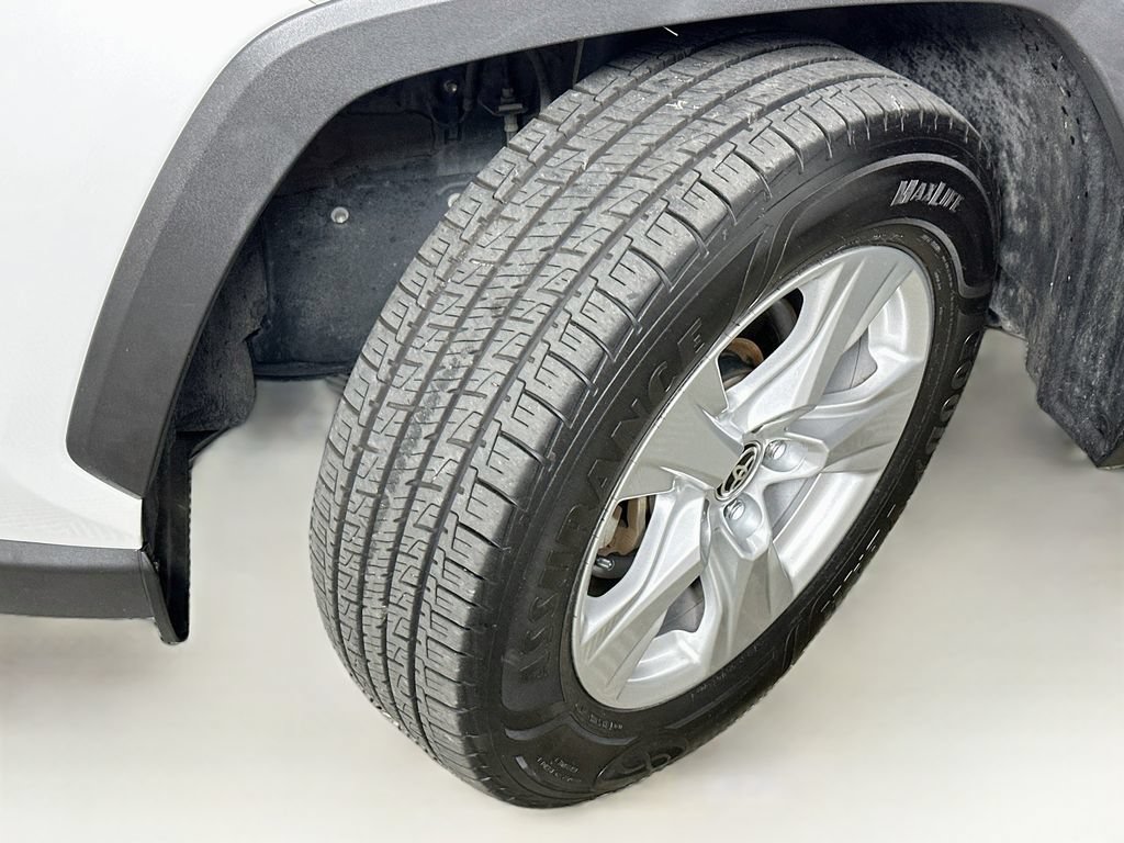 Used 2021 Toyota RAV4 XLE w/ Convenience Package FWD image 25