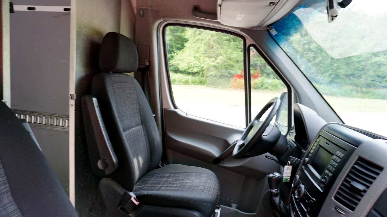 Used 2015 Freightliner Sprinter 2500 image 14