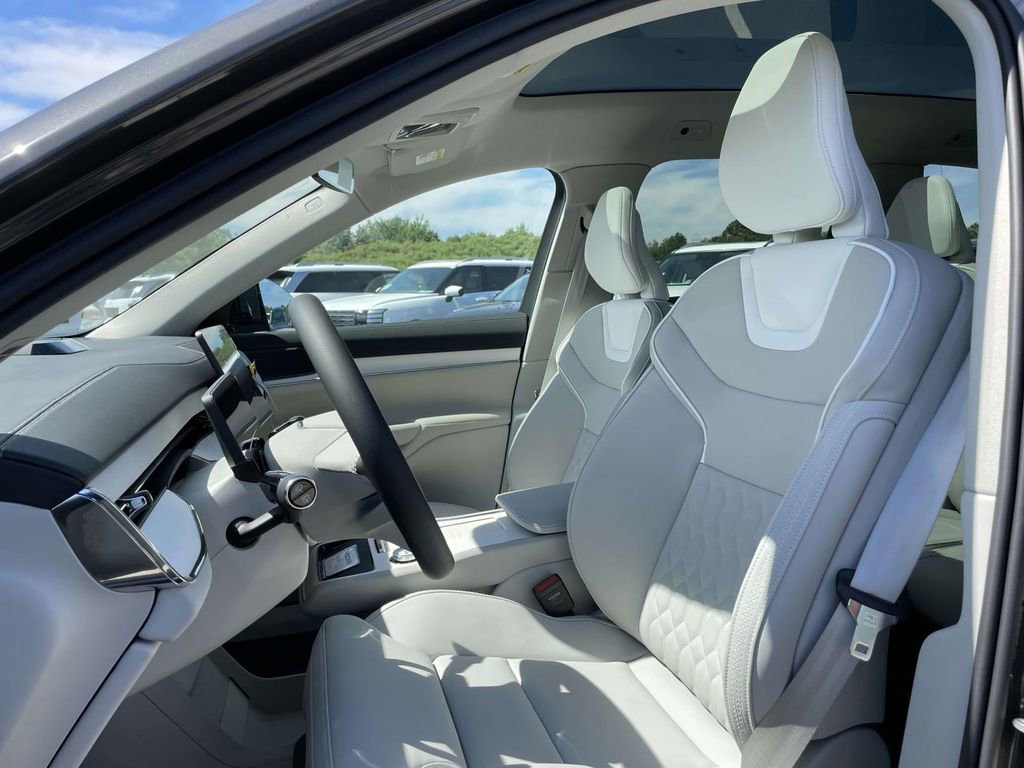 New 2025 Volvo EX90 Plus w/ Protection Package Premier image 8