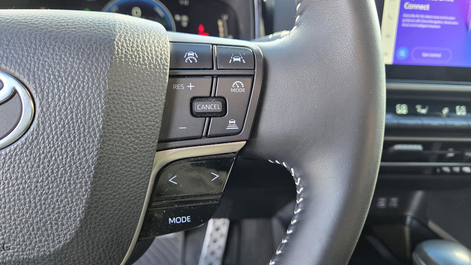 Used 2025 Toyota Camry SE image 13