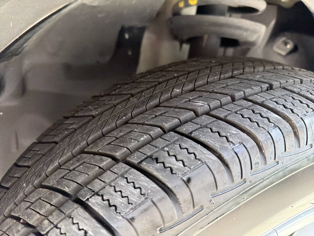 Used 2017 Jeep Renegade Latitude FWD image 12