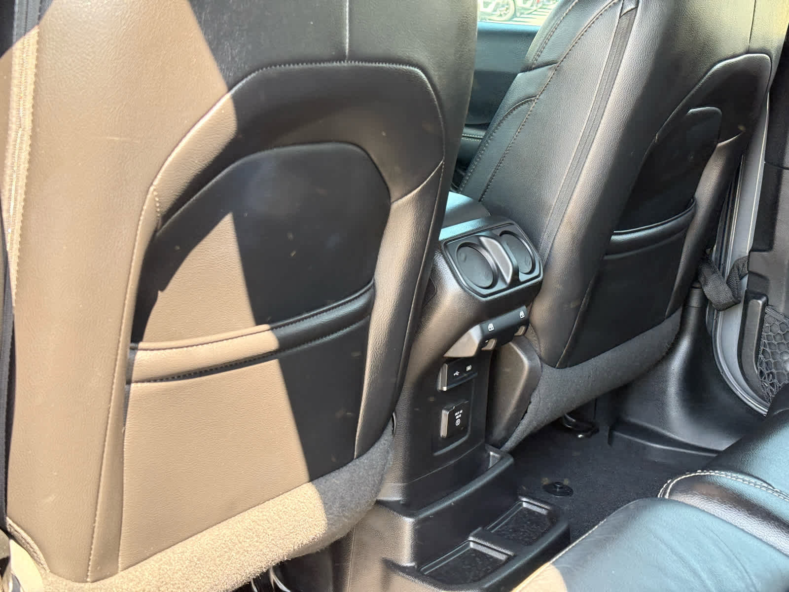 Used 2019 Jeep Wrangler Unlimited Sahara image 28