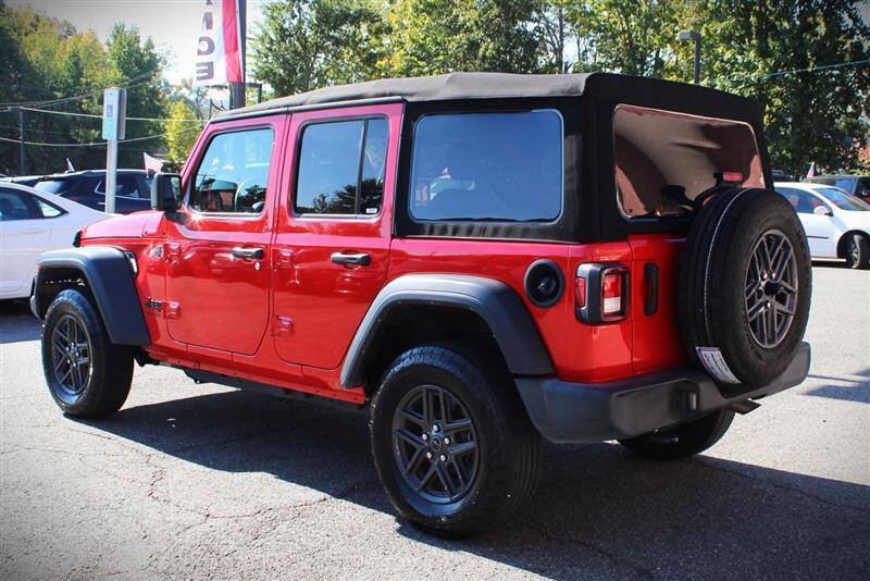 Used 2024 Jeep Wrangler Unlimited Sport AWD/4WD image 3