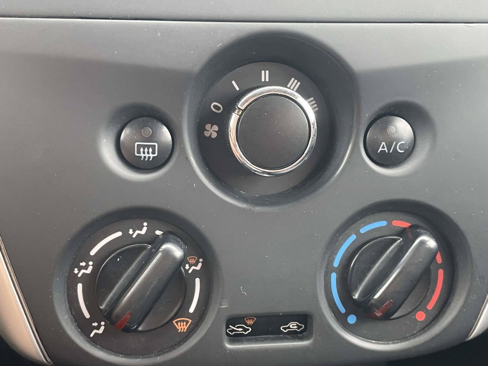 Used 2018 Nissan Versa SV FWD image 18