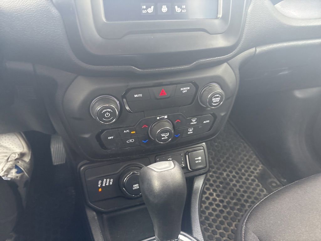 Used 2018 Jeep Renegade Altitude AWD/4WD image 21
