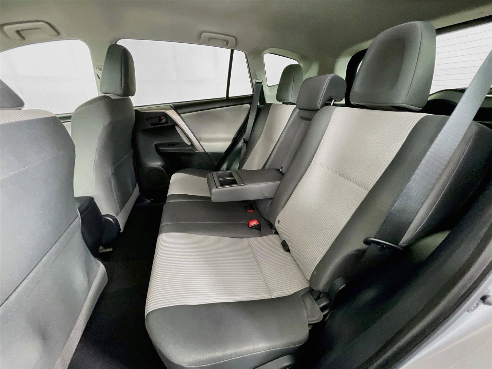 Used 2015 Toyota RAV4 LE AWD/4WD image 25